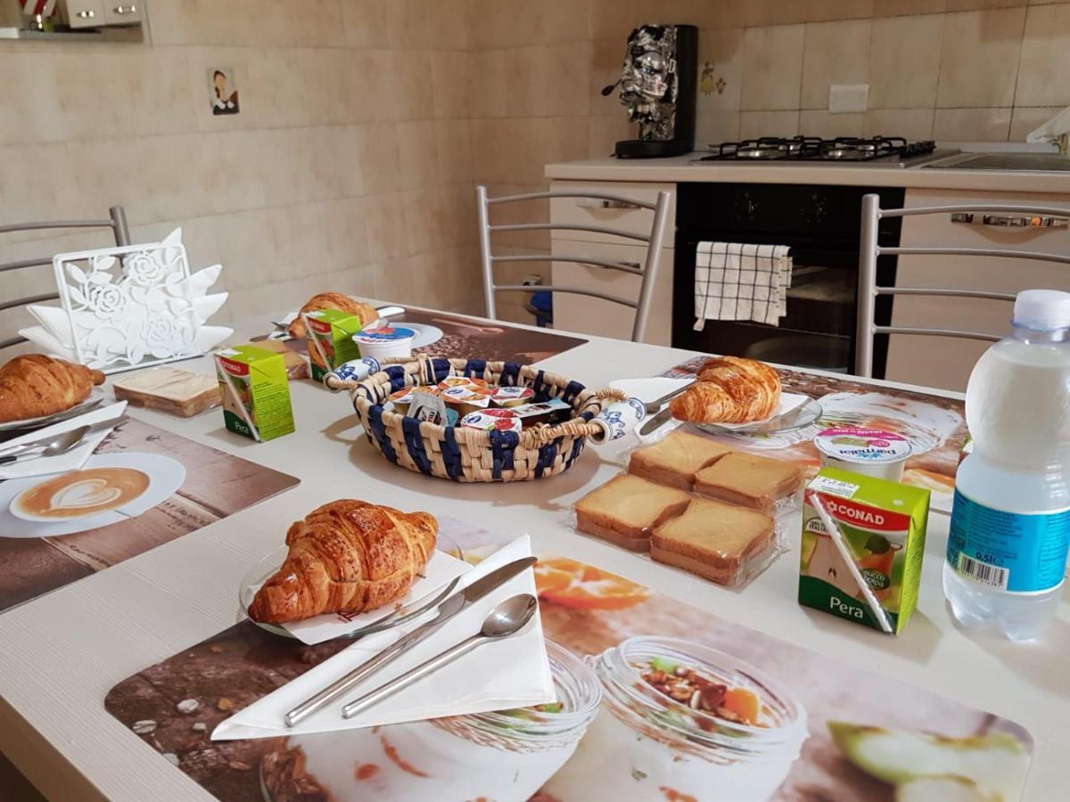 كازيرتا B&B A Casa Di Amici المظهر الخارجي الصورة